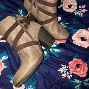 women’s heel booties